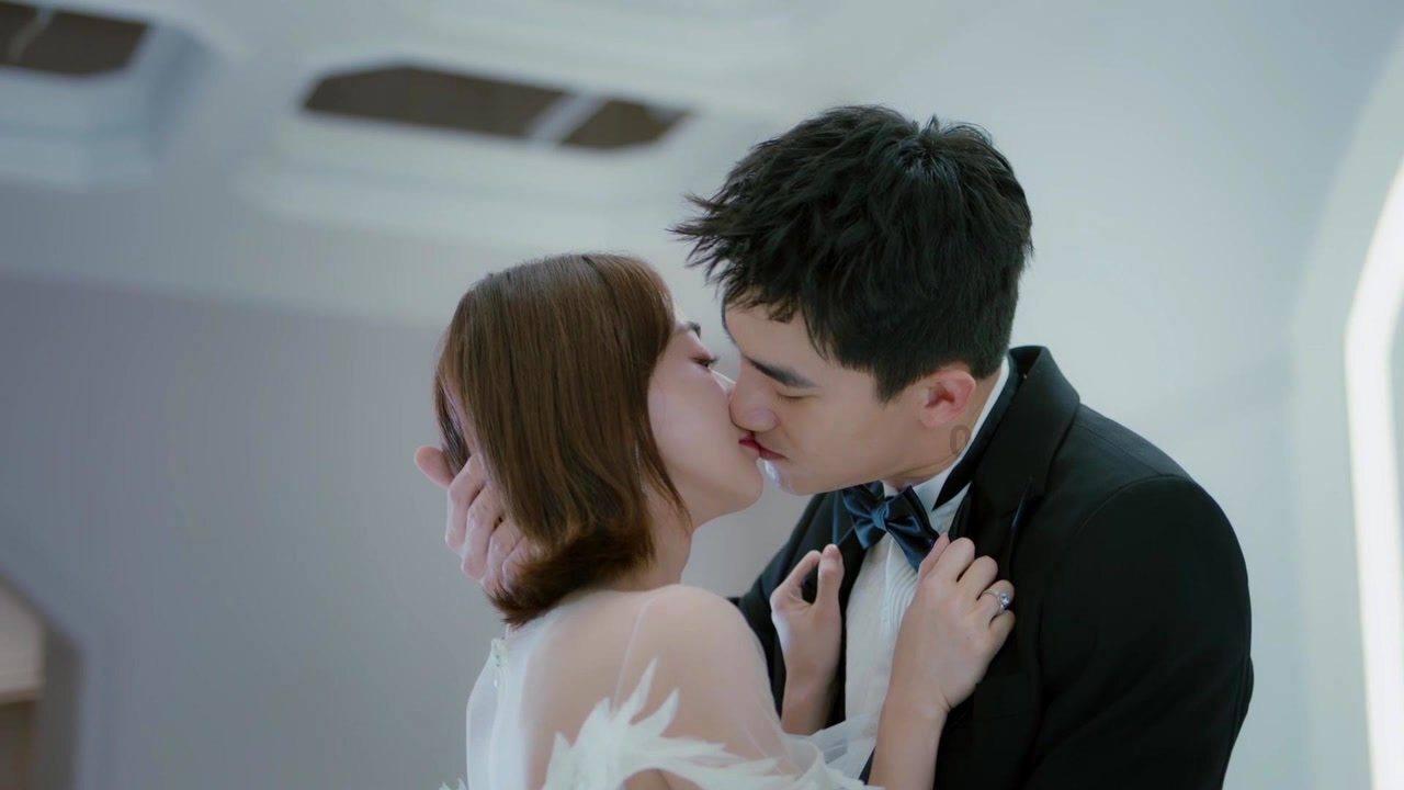 英语，10题为什么有两种形式，还有13题，求解析游戏画面